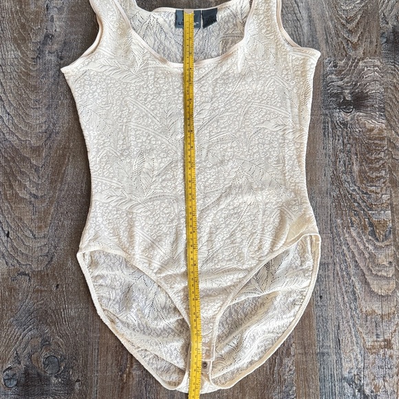 Lizwear | Scoop Neck Lace Bodysuit - Picture 7 of 9